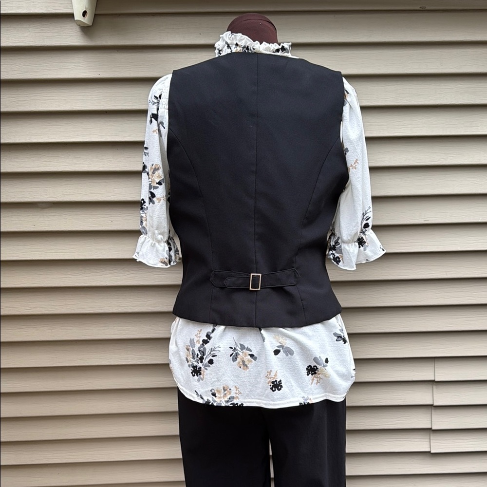 Chic Black Vest - Fits Sizes S-M - Picture 7 of 8